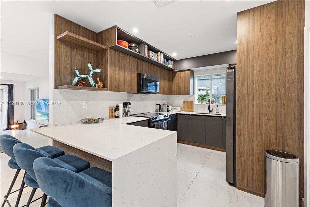 For Sale: $1,495,000 (4 beds, 3 baths, 1920 Square Feet)