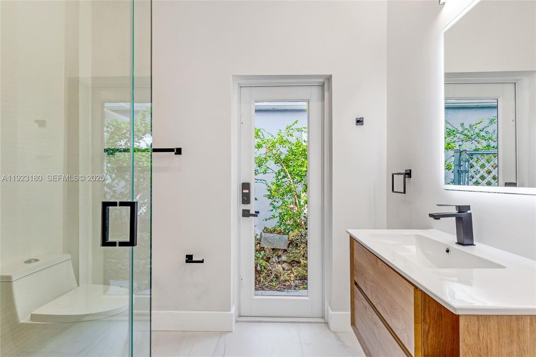 For Sale: $1,495,000 (4 beds, 3 baths, 1920 Square Feet)