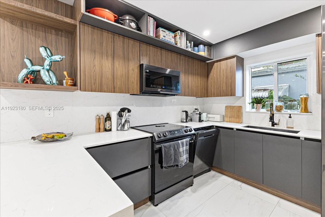 For Sale: $1,495,000 (4 beds, 3 baths, 1920 Square Feet)