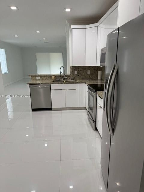 出租: $3,975 (4 贝兹, 2 浴室, 1790 平方英尺)