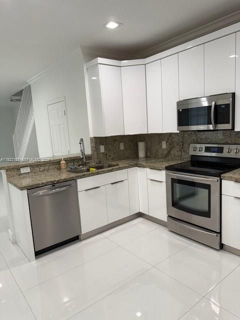 出租: $3,975 (4 贝兹, 2 浴室, 1790 平方英尺)