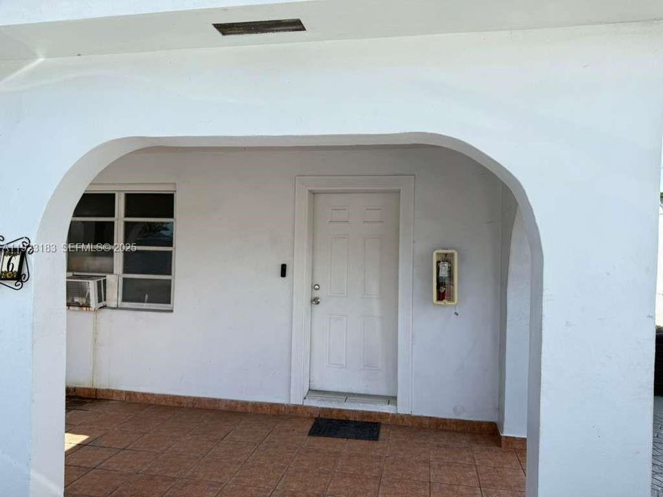 For Rent: $1,700 (1 beds, 1 baths, 570 Square Feet)