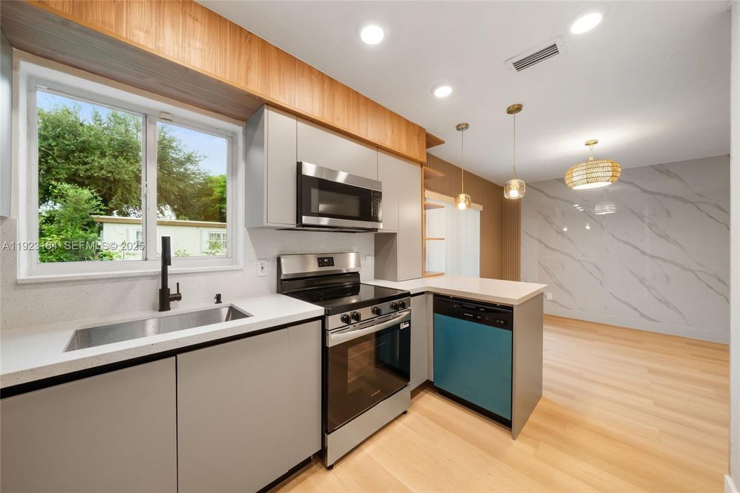 For Sale: $479,990 (3 beds, 2 baths, 1080 Square Feet)