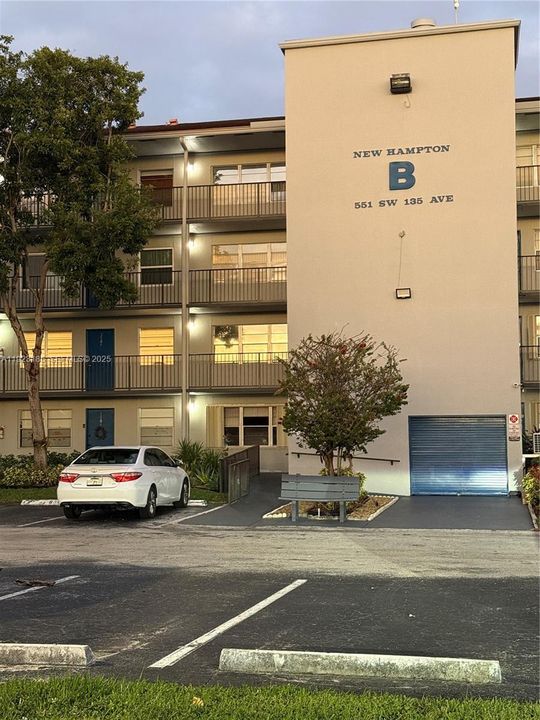 待售: $160,000 (2 贝兹, 1 浴室, 953 平方英尺)