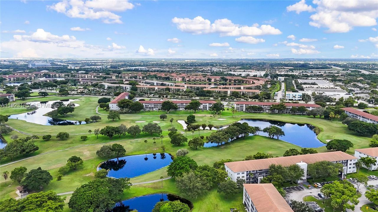 待售: $160,000 (2 贝兹, 1 浴室, 953 平方英尺)