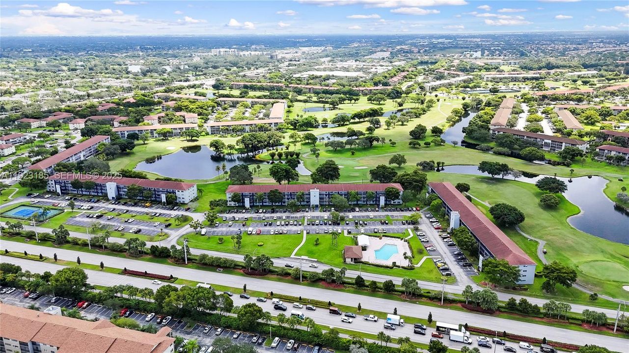 待售: $160,000 (2 贝兹, 1 浴室, 953 平方英尺)