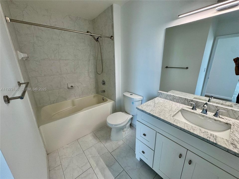 For Sale: $599,900 (2 beds, 2 baths, 1036 Square Feet)