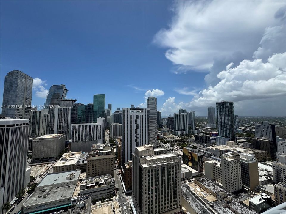 For Sale: $599,900 (2 beds, 2 baths, 1036 Square Feet)