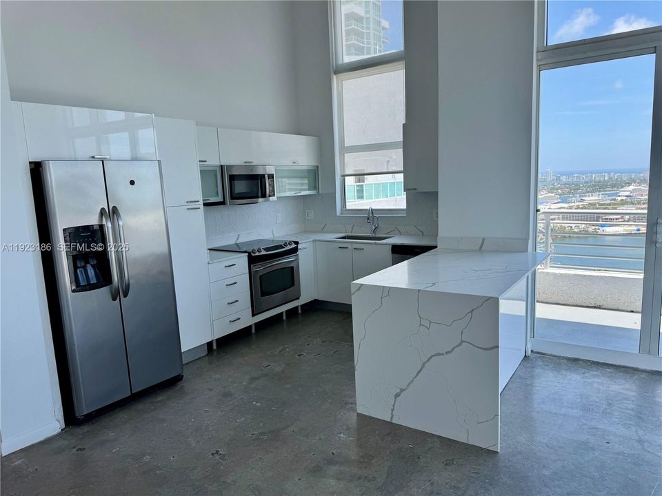 For Sale: $599,900 (2 beds, 2 baths, 1036 Square Feet)