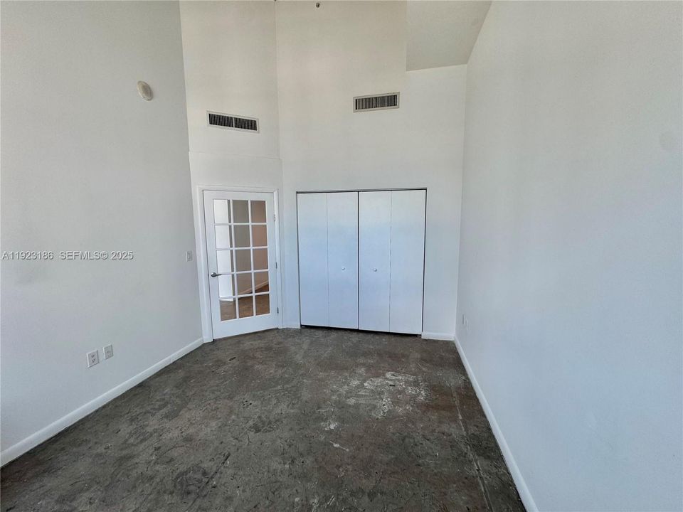 For Sale: $599,900 (2 beds, 2 baths, 1036 Square Feet)