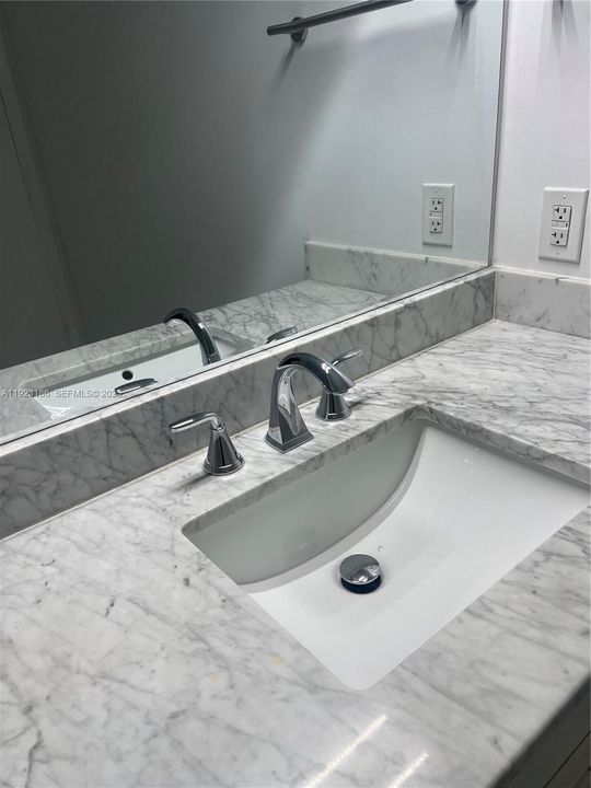 For Sale: $599,900 (2 beds, 2 baths, 1036 Square Feet)