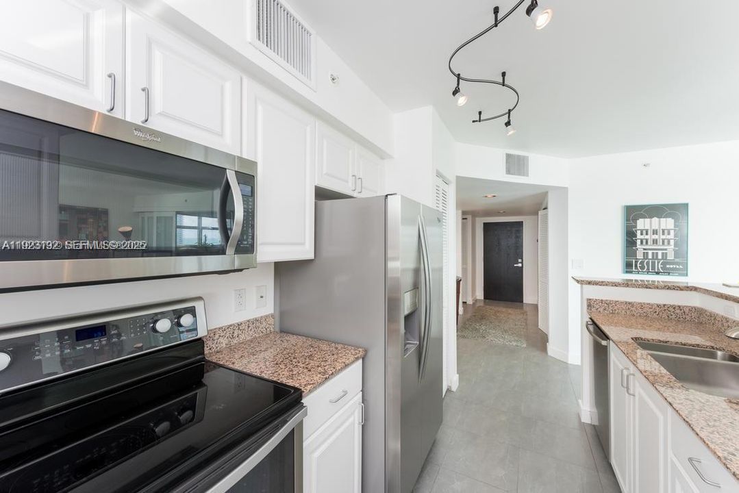 В аренду: $10,000 (2 спален, 2 ванн, 1130 Квадратных фут)