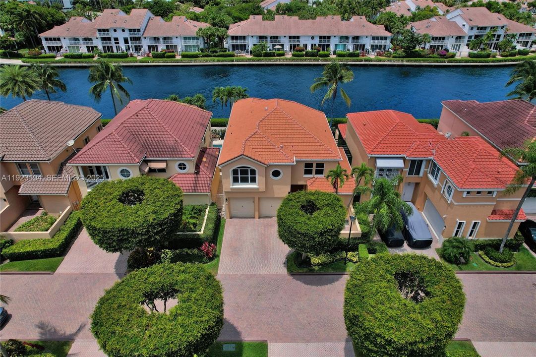 For Rent: $11,500 (5 beds, 3 baths, 2842 Square Feet)