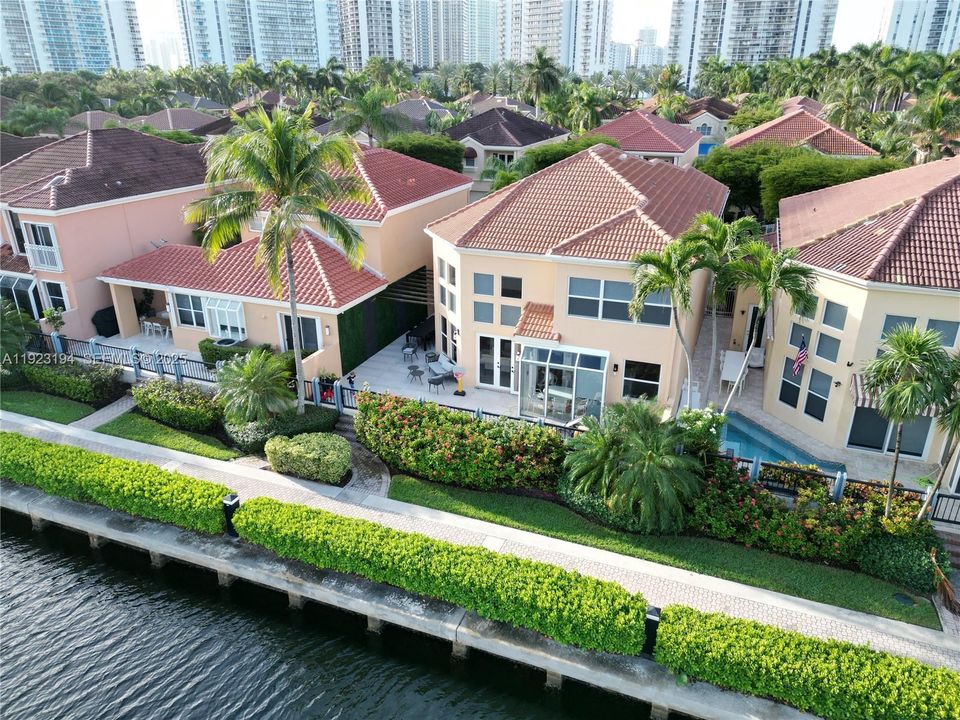 For Rent: $11,500 (5 beds, 3 baths, 2842 Square Feet)