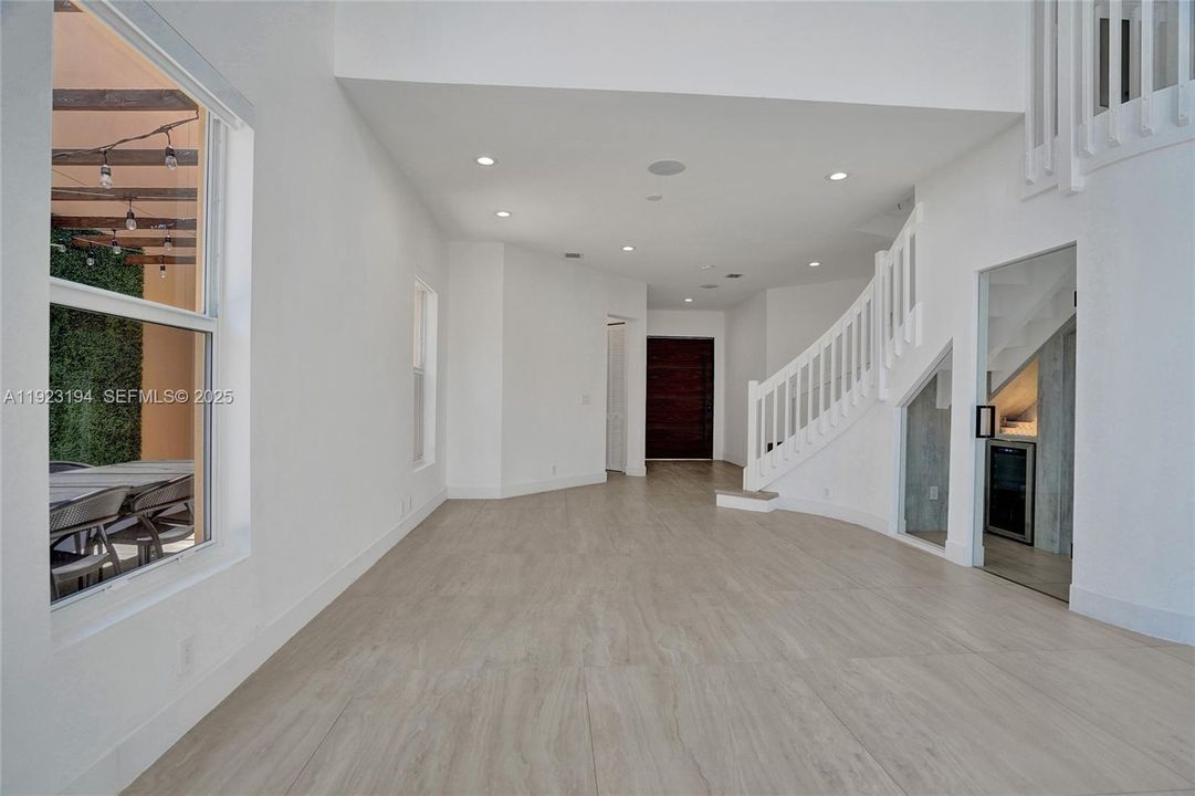 For Rent: $11,500 (5 beds, 3 baths, 2842 Square Feet)