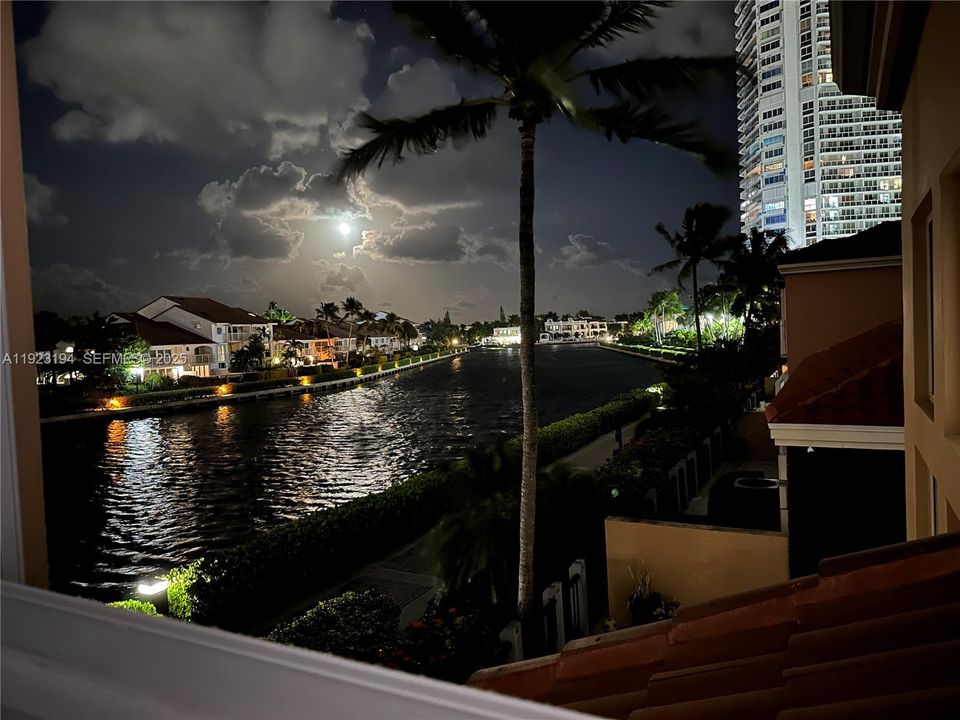 For Rent: $11,500 (5 beds, 3 baths, 2842 Square Feet)