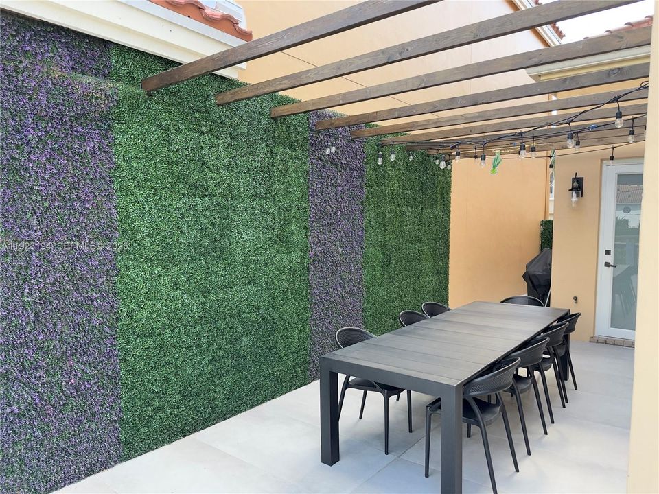 For Rent: $11,500 (5 beds, 3 baths, 2842 Square Feet)