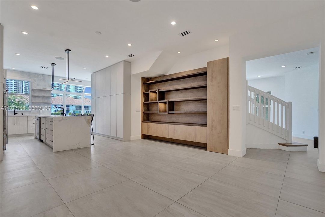 For Rent: $11,500 (5 beds, 3 baths, 2842 Square Feet)