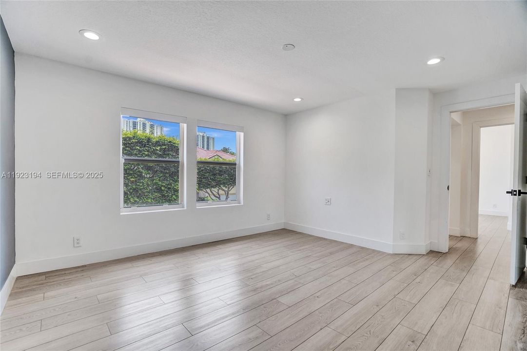 For Rent: $11,500 (5 beds, 3 baths, 2842 Square Feet)