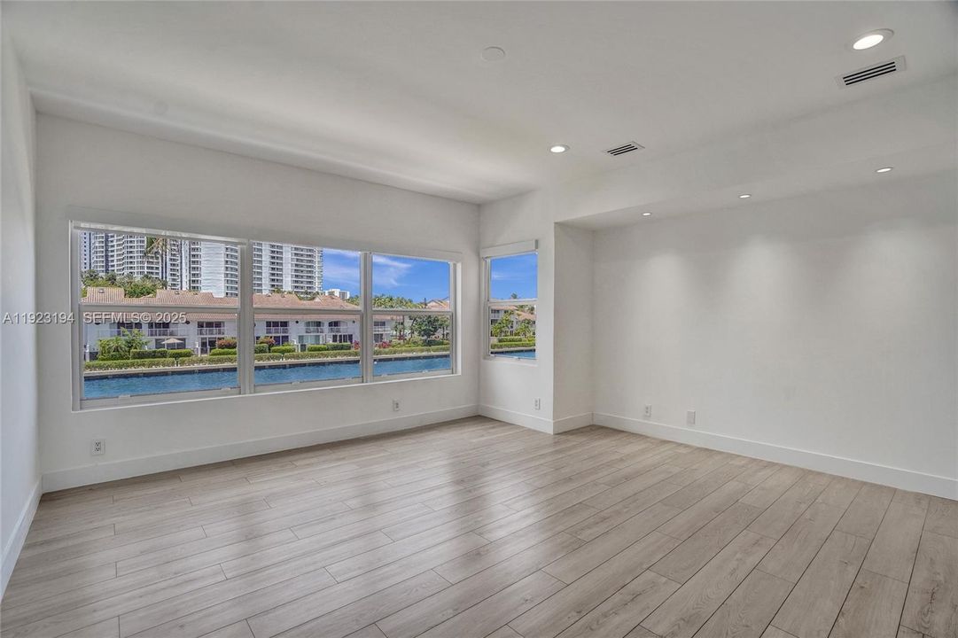 For Rent: $11,500 (5 beds, 3 baths, 2842 Square Feet)