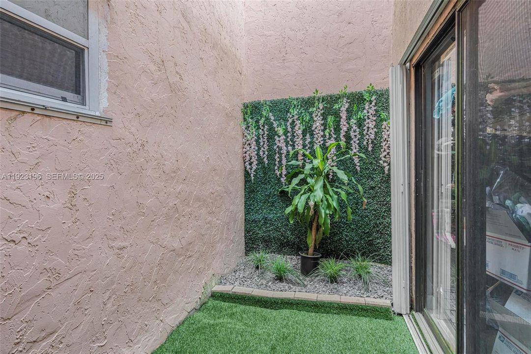 For Sale: $448,999 (3 beds, 2 baths, 1432 Square Feet)