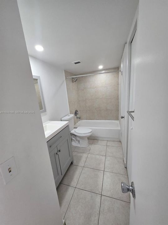 В аренду: $1,690 (1 спален, 1 ванн, 826 Квадратных фут)