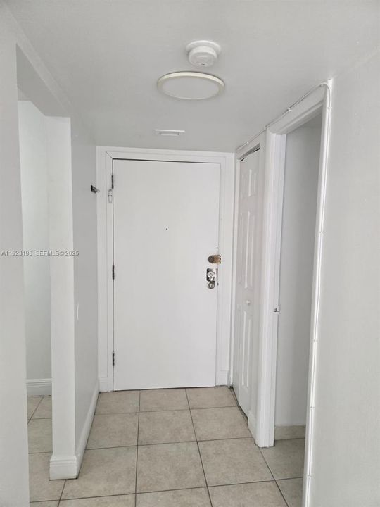 В аренду: $1,690 (1 спален, 1 ванн, 826 Квадратных фут)