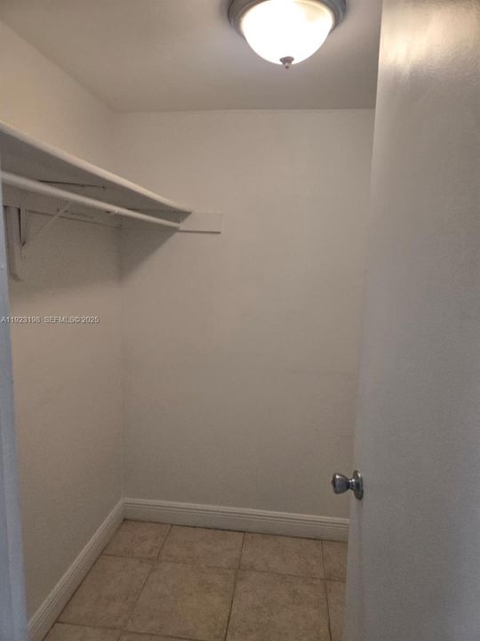 В аренду: $1,690 (1 спален, 1 ванн, 826 Квадратных фут)