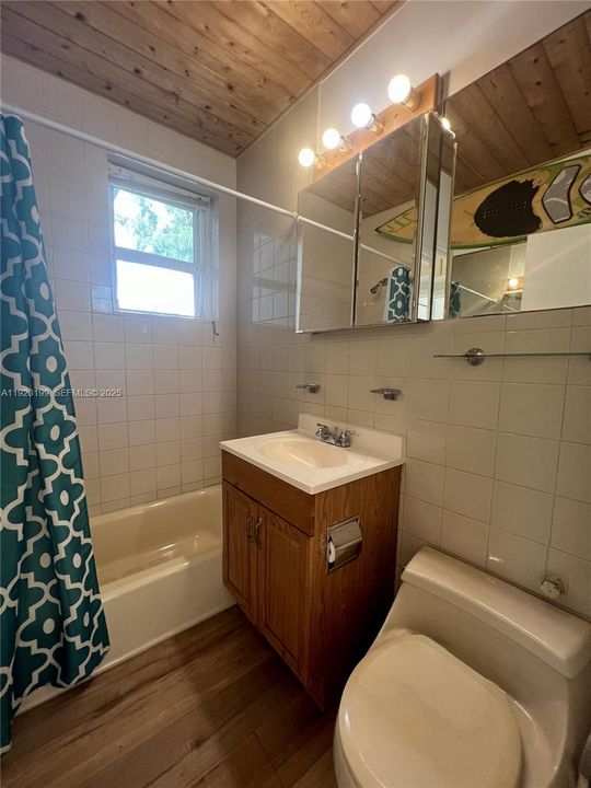 Под контрактом: $2,000 (2 спален, 1 ванн, 755 Квадратных фут)