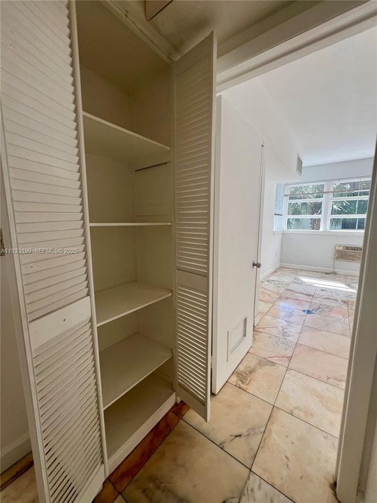 Под контрактом: $2,000 (2 спален, 1 ванн, 755 Квадратных фут)