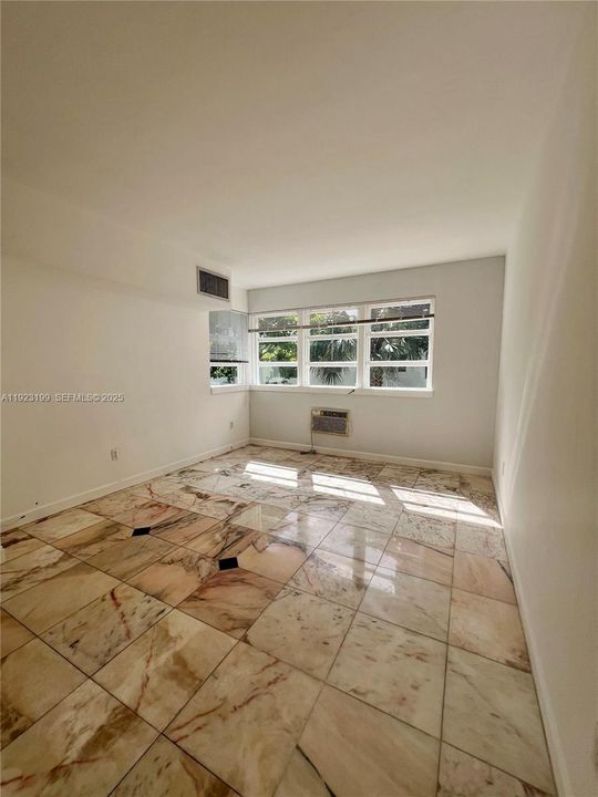 Под контрактом: $2,000 (2 спален, 1 ванн, 755 Квадратных фут)