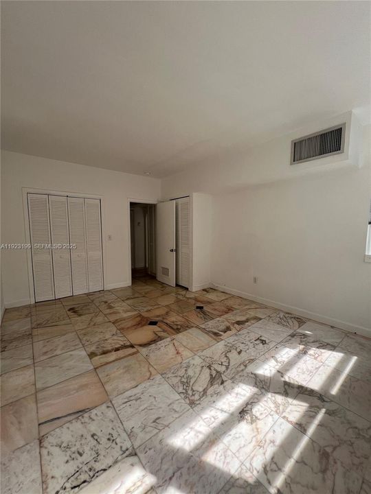 Под контрактом: $2,000 (2 спален, 1 ванн, 755 Квадратных фут)