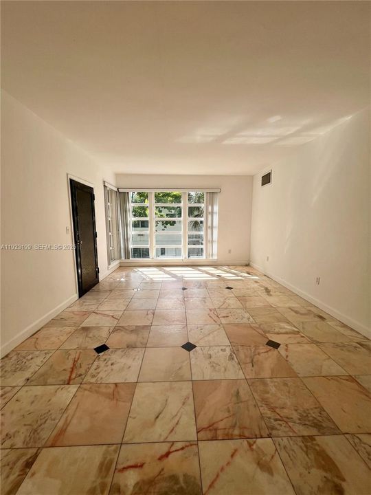 Под контрактом: $2,000 (2 спален, 1 ванн, 755 Квадратных фут)