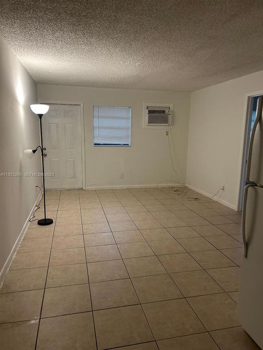 For Rent: $1,650 (2 beds, 1 baths, 1950 Square Feet)