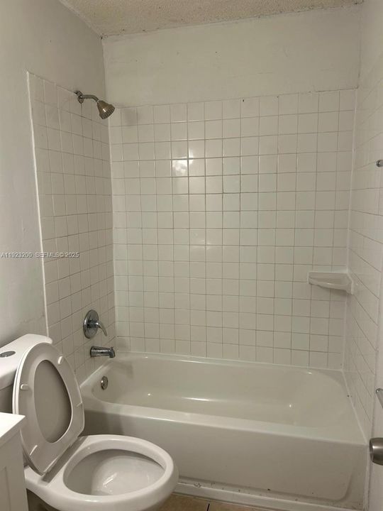 For Rent: $1,650 (2 beds, 1 baths, 1950 Square Feet)