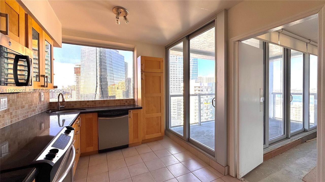 待售: $875,000 (2 贝兹, 2 浴室, 1697 平方英尺)