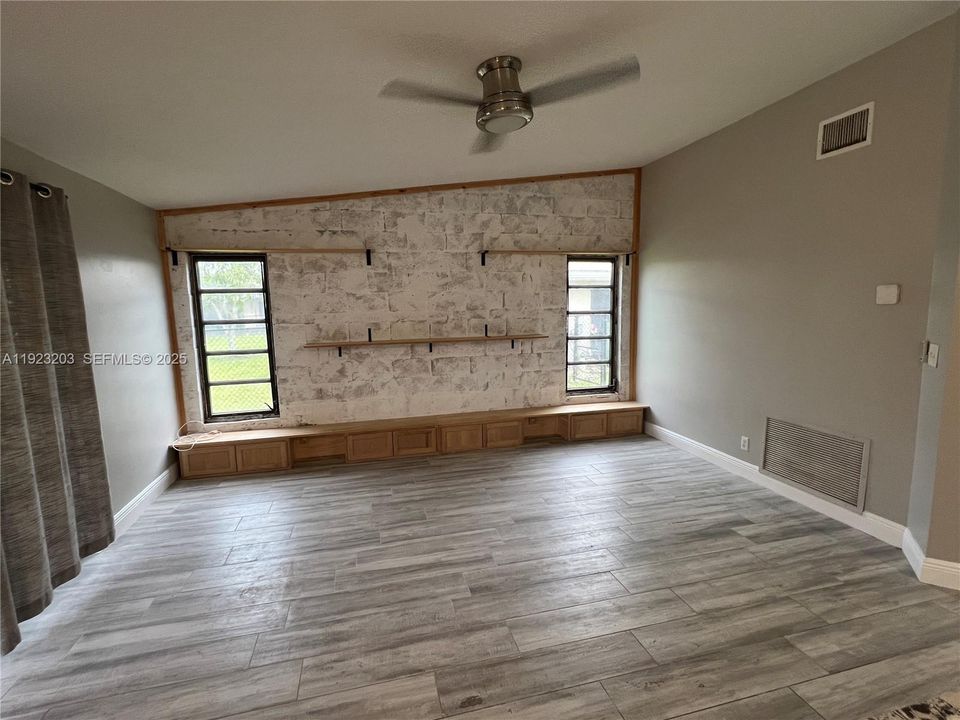 For Sale: $649,999 (3 beds, 2 baths, 1908 Square Feet)