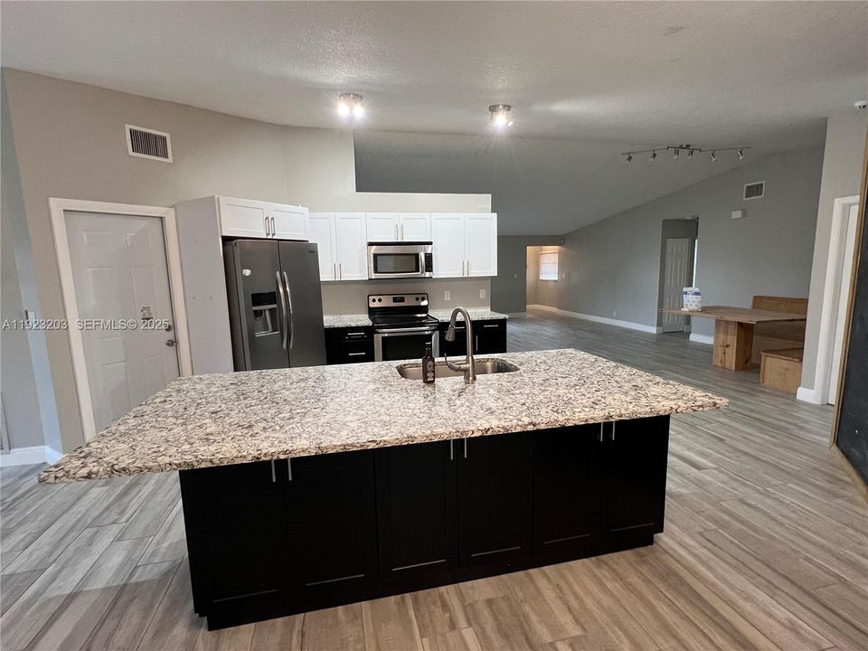 For Sale: $649,999 (3 beds, 2 baths, 1908 Square Feet)