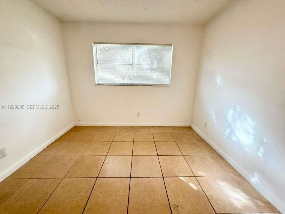 For Rent: $1,950 (2 beds, 2 baths, 760 Square Feet)