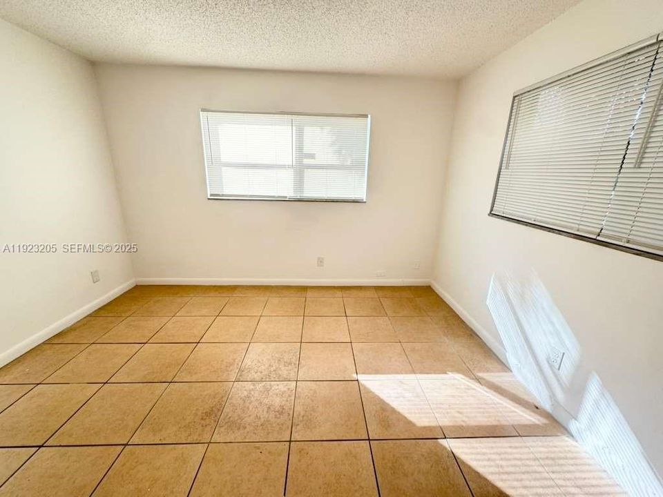 For Rent: $1,950 (2 beds, 2 baths, 760 Square Feet)