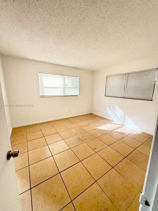 For Rent: $1,950 (2 beds, 2 baths, 760 Square Feet)