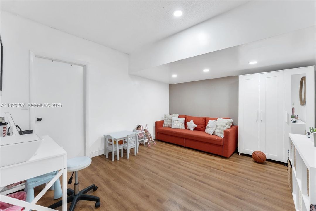 待售: $615,000 (3 贝兹, 2 浴室, 1412 平方英尺)