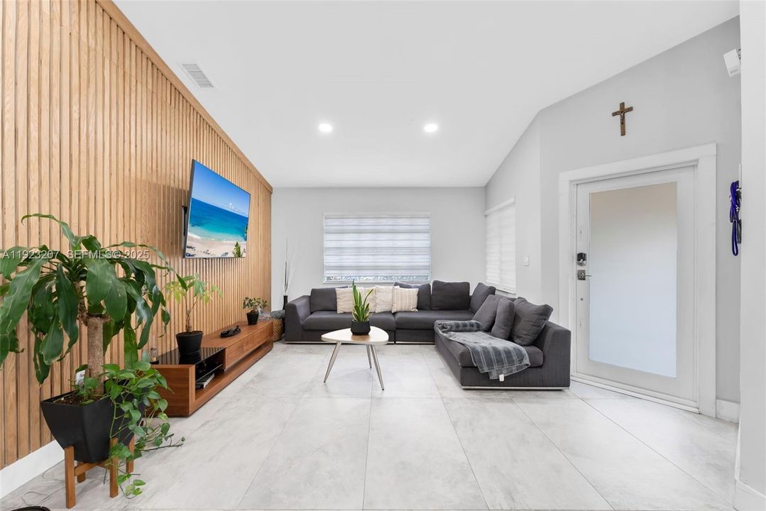 待售: $615,000 (3 贝兹, 2 浴室, 1412 平方英尺)