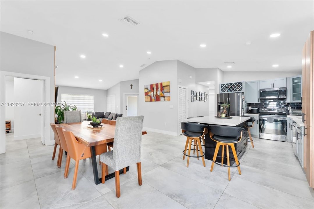 待售: $615,000 (3 贝兹, 2 浴室, 1412 平方英尺)