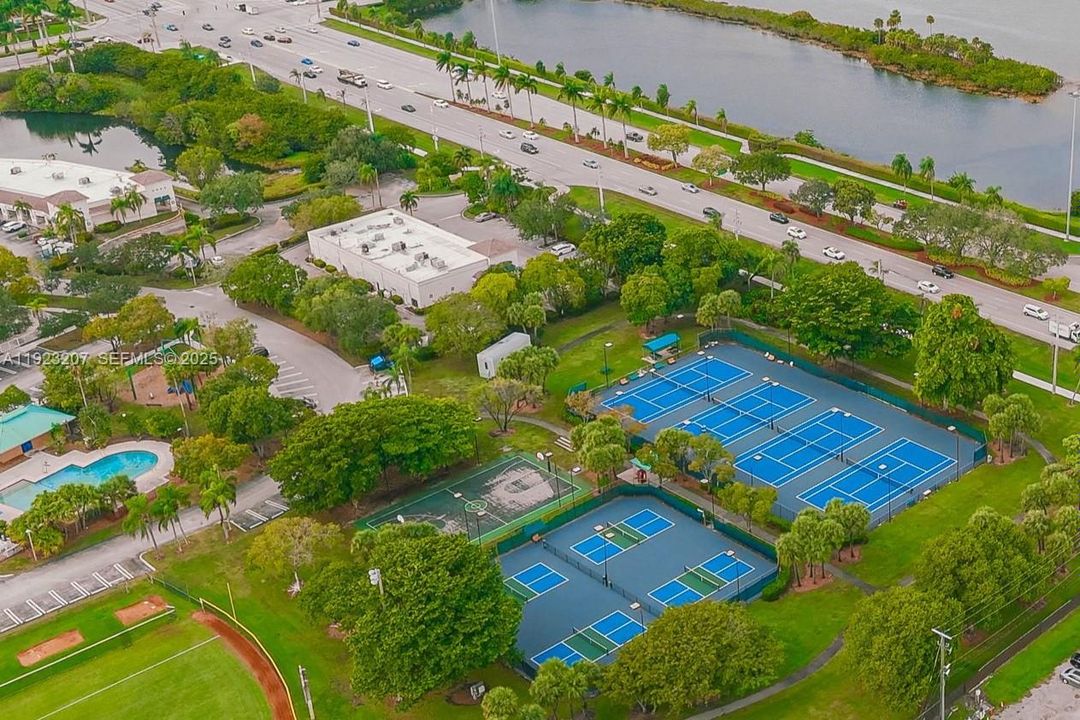 待售: $615,000 (3 贝兹, 2 浴室, 1412 平方英尺)