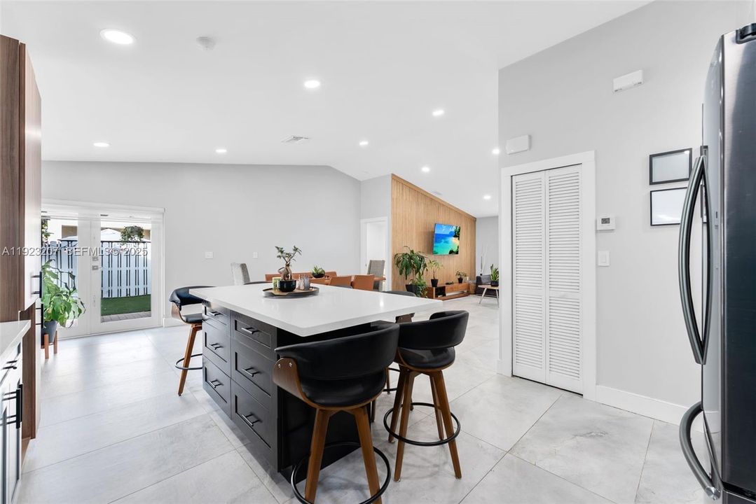 待售: $615,000 (3 贝兹, 2 浴室, 1412 平方英尺)