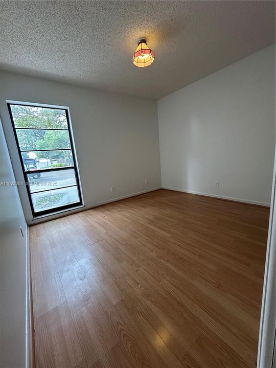 待售: $269,777 (2 贝兹, 2 浴室, 1220 平方英尺)