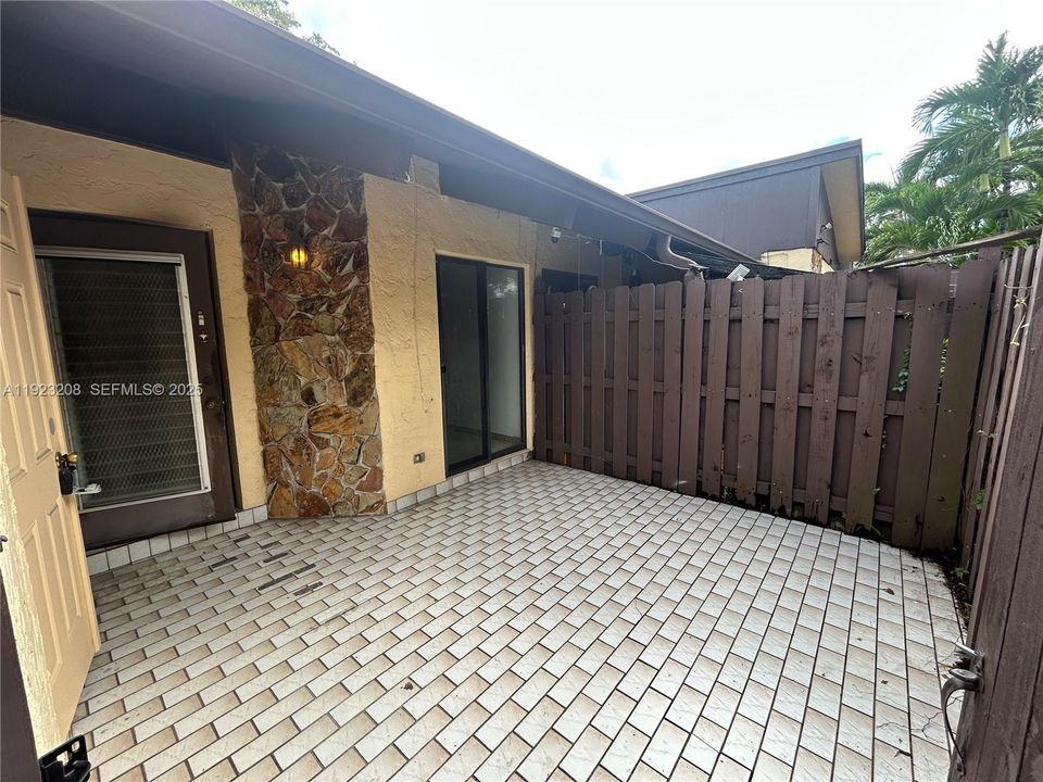 待售: $269,777 (2 贝兹, 2 浴室, 1220 平方英尺)