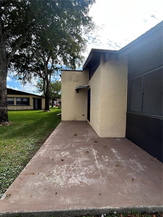 待售: $269,777 (2 贝兹, 2 浴室, 1220 平方英尺)