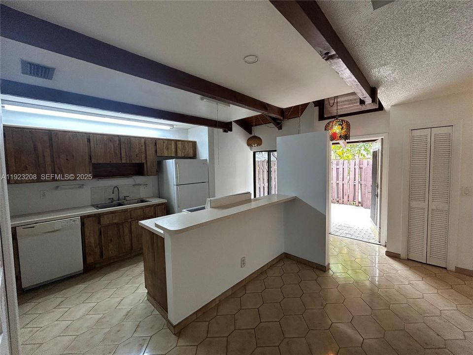 待售: $269,777 (2 贝兹, 2 浴室, 1220 平方英尺)